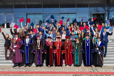 Promócie absolventov doktorandského štúdia na FHI