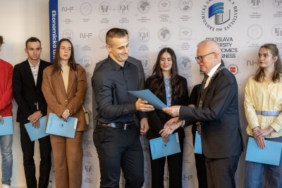 Mimoriadne štipendium pri príležitosti Medzinárodného dňa študentov 2025