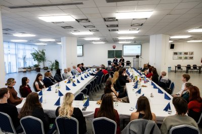 Slávnostné zasadnutie Akademickej obce FHI 2025