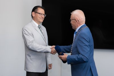 Fakulta hospodárskej informatiky má nového docenta