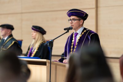 Slávnostné promócie absolventov Fakulty hospodárskej informatiky EU v Bratislave 2026