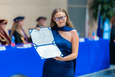 Slávnostné promócie absolventov Fakulty hospodárskej informatiky EU v Bratislave 2026