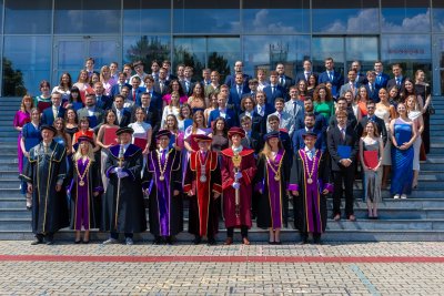 Slávnostné promócie absolventov Fakulty hospodárskej informatiky EU v Bratislave 2026