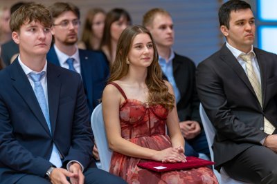 Slávnostné promócie absolventov Fakulty hospodárskej informatiky EU v Bratislave 2026
