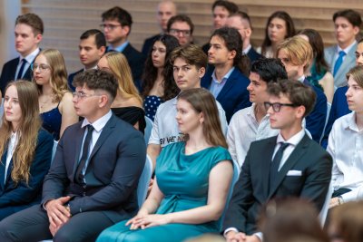 Slávnostné promócie absolventov Fakulty hospodárskej informatiky EU v Bratislave 2026