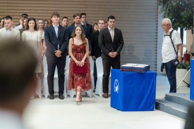 Slávnostné promócie absolventov Fakulty hospodárskej informatiky EU v Bratislave 2026
