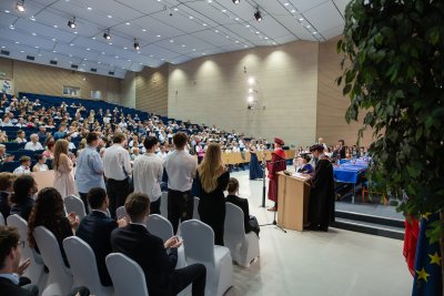 Slávnostné promócie absolventov Fakulty hospodárskej informatiky EU v Bratislave 2026