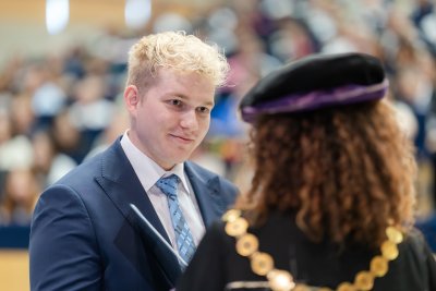 Slávnostné promócie absolventov Fakulty hospodárskej informatiky EU v Bratislave 2026