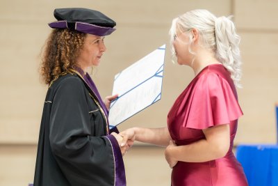 Slávnostné promócie absolventov Fakulty hospodárskej informatiky EU v Bratislave 2026
