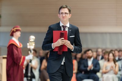 Slávnostné promócie absolventov Fakulty hospodárskej informatiky EU v Bratislave 2026