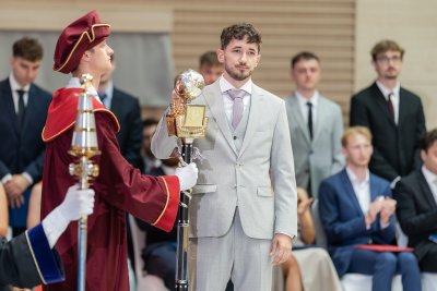 Slávnostné promócie absolventov Fakulty hospodárskej informatiky EU v Bratislave 2026