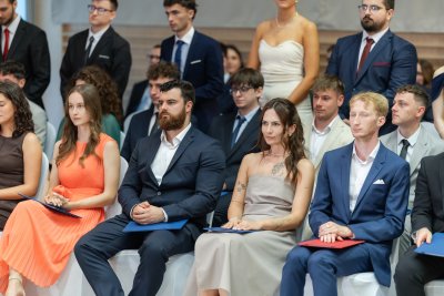 Slávnostné promócie absolventov Fakulty hospodárskej informatiky EU v Bratislave 2026