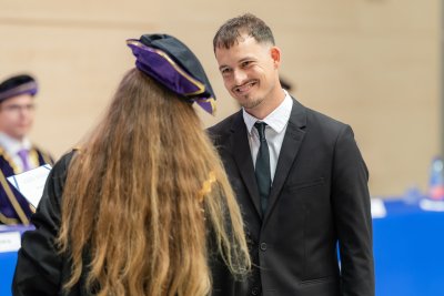 Slávnostné promócie absolventov Fakulty hospodárskej informatiky EU v Bratislave 2026