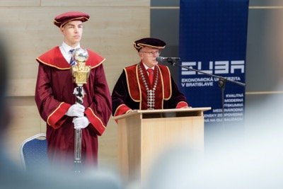 Promócie absolventov doktorandského štúdia na FHI 2026