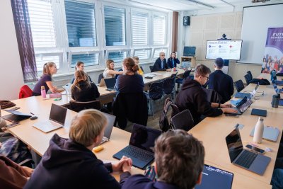FHI súčasťou pilotného projektu AI ready univerzita - študent