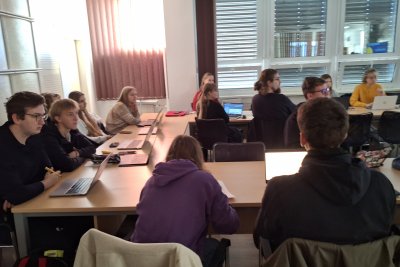 FHI súčasťou pilotného projektu AI ready univerzita - študent