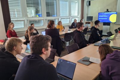 FHI súčasťou pilotného projektu AI ready univerzita - študent