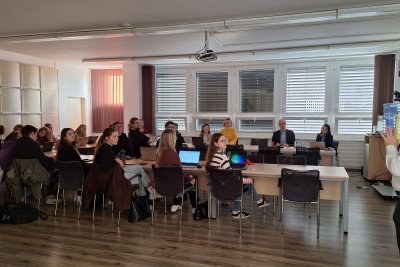 FHI súčasťou pilotného projektu AI ready univerzita - študent